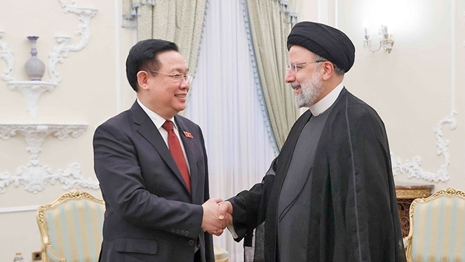 Chủ tịch Quốc hội Vương Đình Huệ hội kiến Tổng thống Iran Ebrahim Raisi. Ảnh: Doãn Tấn
