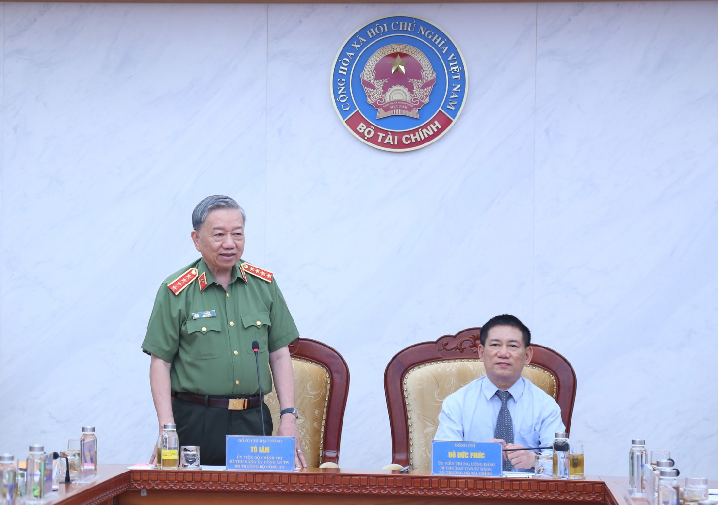 Đại tướng T&ocirc; L&acirc;m -&nbsp;Bộ trưởng Bộ C&ocirc;ng an ph&aacute;t biểu tại hội nghị. Ảnh: Gia H&acirc;n
