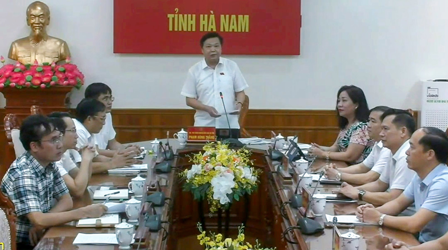 Đại biểu Phạm H&ugrave;ng Thắng - Đo&agrave;n đại biểu Quốc hội tỉnh H&agrave; Nam chất vấn Bộ trưởng Bộ NN&amp;PTNT.