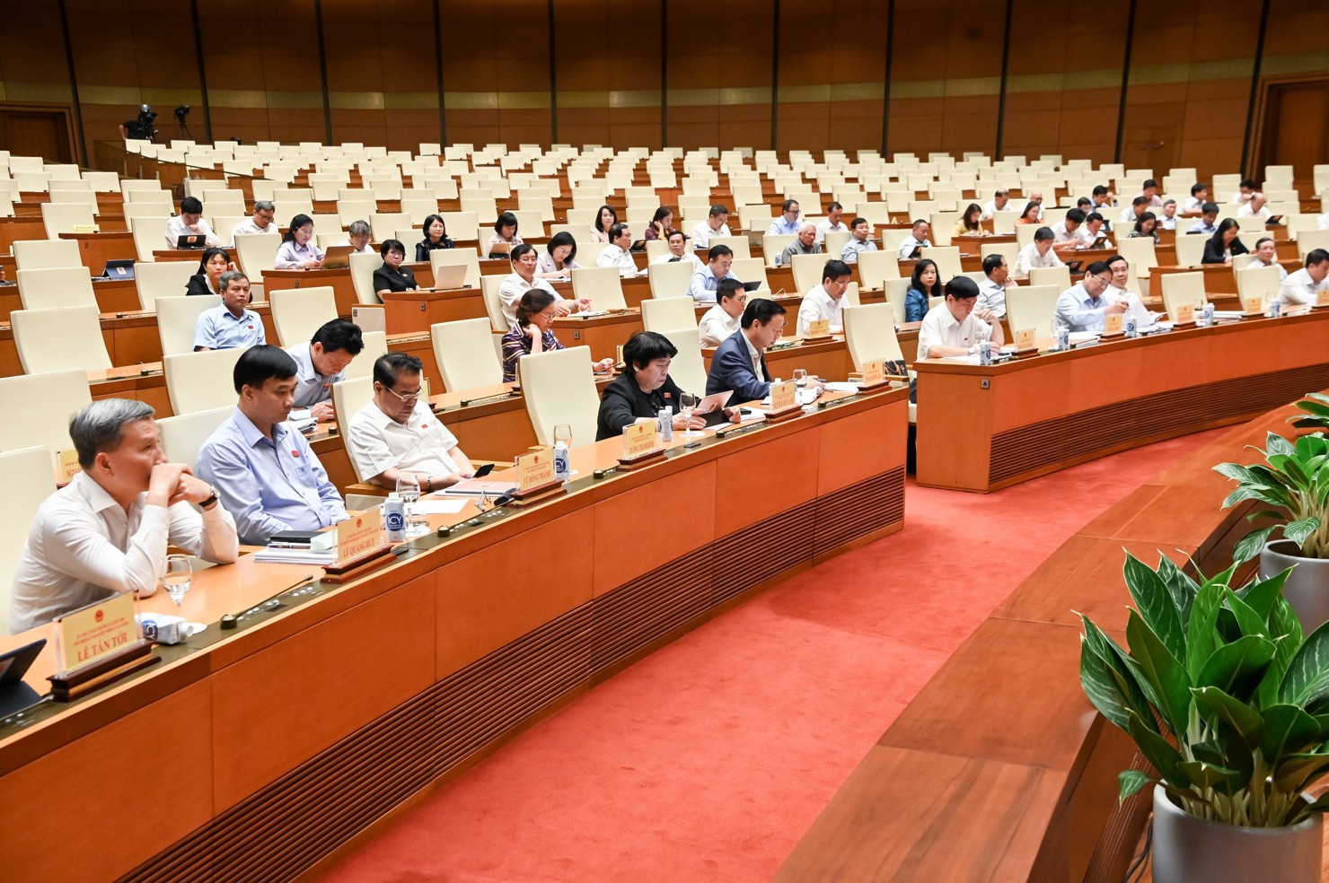 Các đại biểu tham dự Phiên họp.