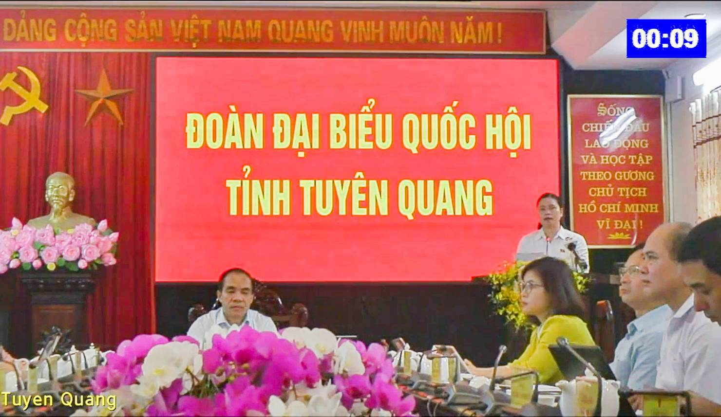 Đại biểu Ma Thị Thúy (Đoàn đại biểu Quốc hội tỉnh Tuyên Quang) chất vấn Bộ trưởng Bộ Tư pháp.
