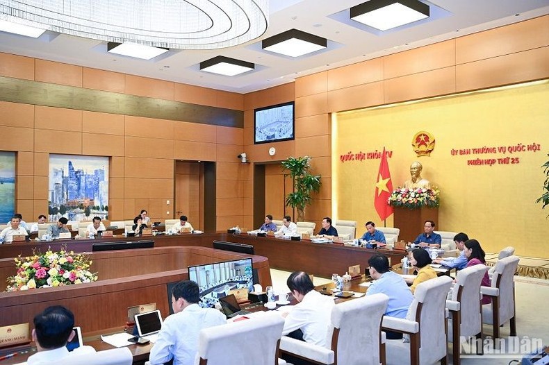 Quang cảnh phiên họp. 