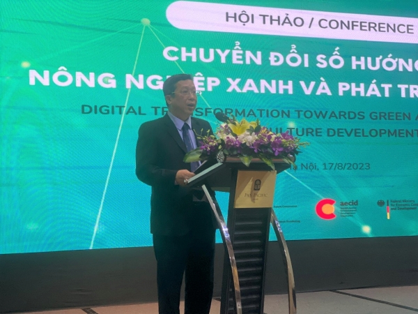 Ông Hoàng Trung - Thứ trưởng Bộ Nông nghiệp và Phát triển nông thôn phát biểu tại Hội nghị.