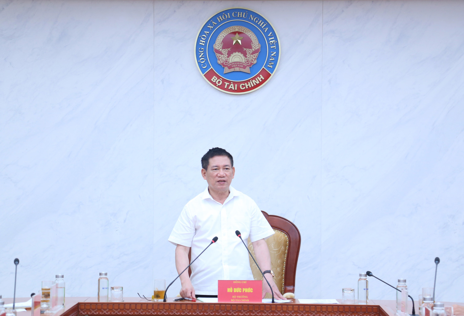 Bộ trưởng Hồ Đức Phớc chủ tr&igrave; cuộc họp. Ảnh: Gia H&acirc;n
