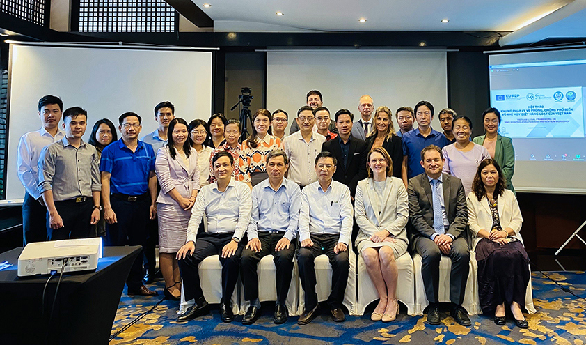 Các đại biểu tham dự hội thảo chụp ảnh chung.