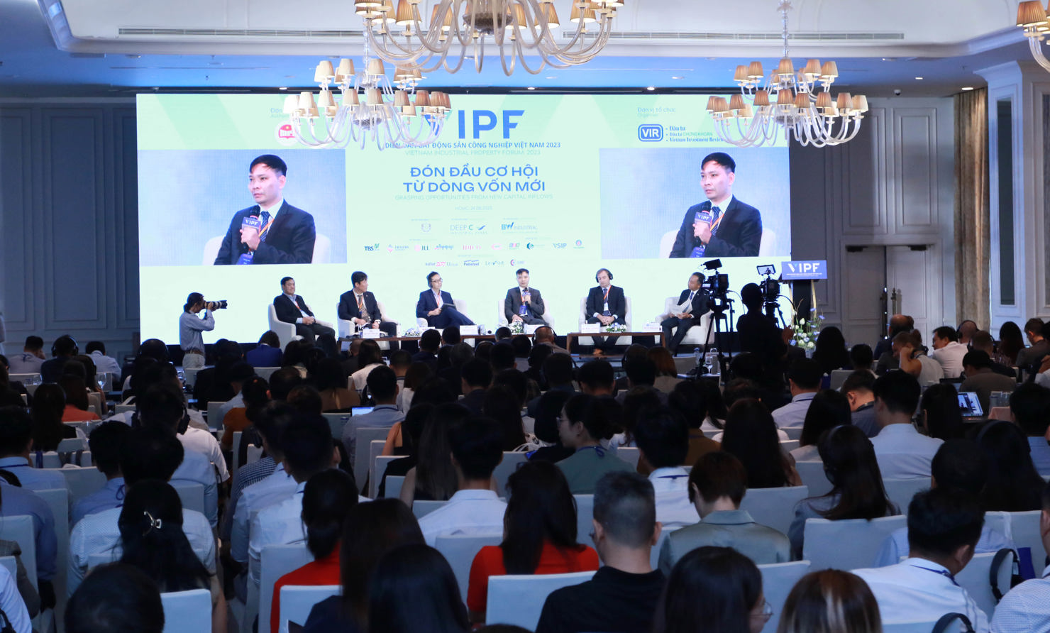 Quang cảnh Diễn đàn BĐS công nghiệp Việt Nam năm 2023, do Báo Đầu tư tổ chức ngày 24/8/2023.