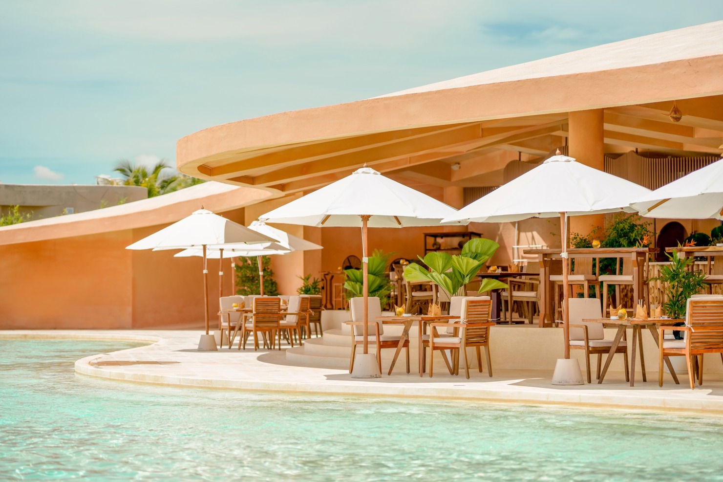 Ana Mandara Cam Ranh hội tụ đủ các yếu tố của một khu nghỉ dưỡng hoàn hảo cả về vị trí, lối kiến trúc nổi bật cũng như hệ thống tiện ích đa dạng. Ảnh: PL