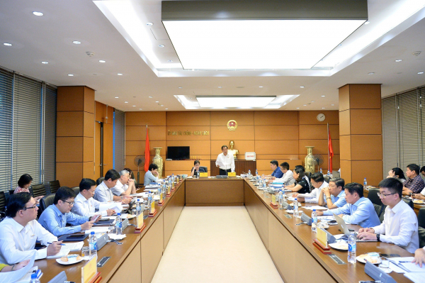 Quang cảnh buổi làm việc.