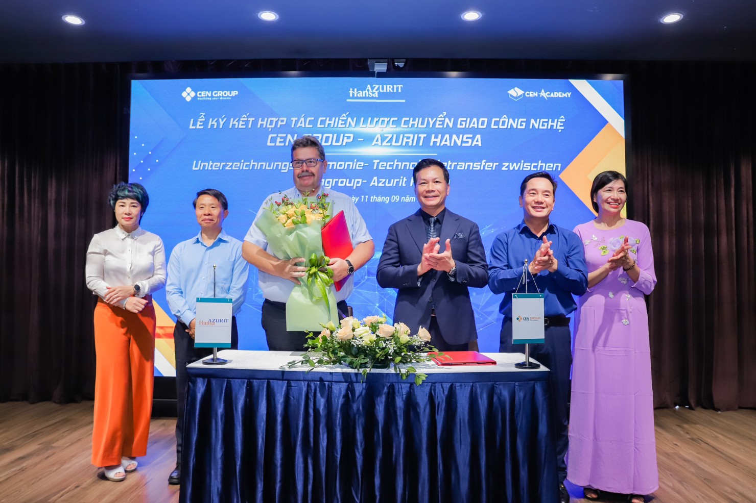 Lễ k&yacute; kết hợp t&aacute;c chiến lược chuyển giao c&ocirc;ng nghệ giữa Cen Group v&agrave; Tập đo&agrave;n&nbsp;Azurit Hansa.