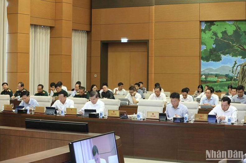 Các đại biểu dự phiên họp.