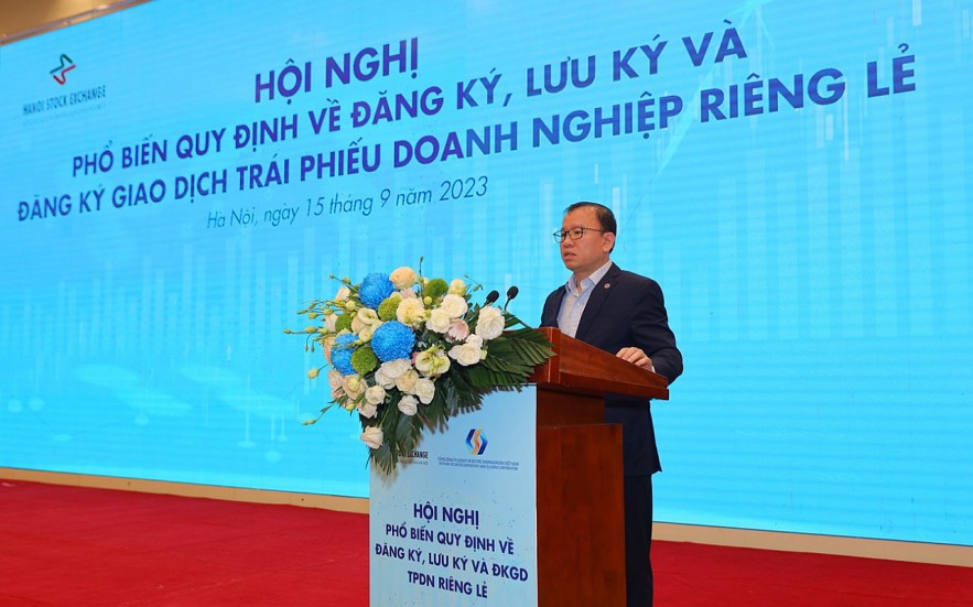 &Ocirc;ng Nguyễn Ho&agrave;ng Dương - Ph&oacute; Vụ trưởng Vụ T&agrave;i ch&iacute;nh c&aacute;c tổ chức ng&acirc;n h&agrave;ng v&agrave; tổ chức t&iacute;n dụng (Bộ T&agrave;i ch&iacute;nh) ph&aacute;t biểu tại Hội nghị. Ảnh: UBCKNN