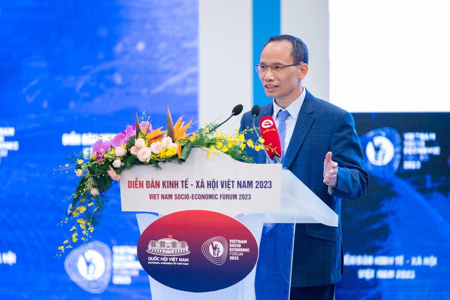 TS. Cấn Văn Lực phát biểu tại Diễn đàn.
