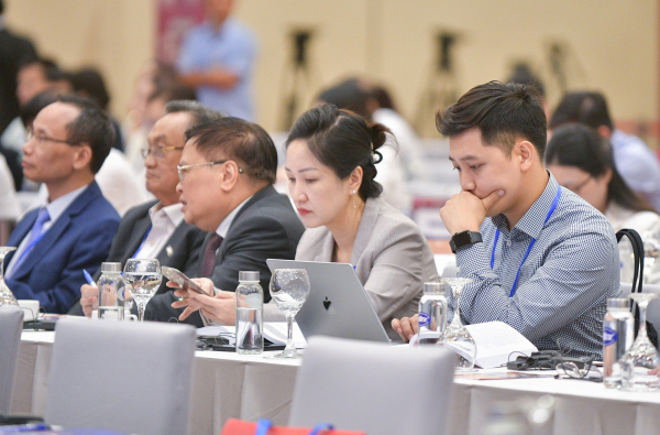 Đại biểu dự&nbsp;Diễn đ&agrave;n Kinh tế - X&atilde; hội Việt Nam năm 2023 &nbsp;