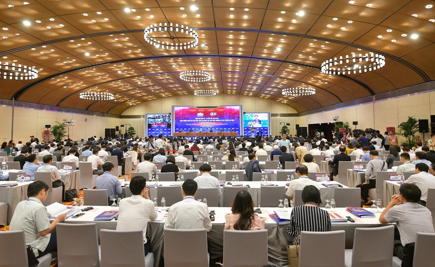 Quang cảnh Diễn đ&agrave;n.