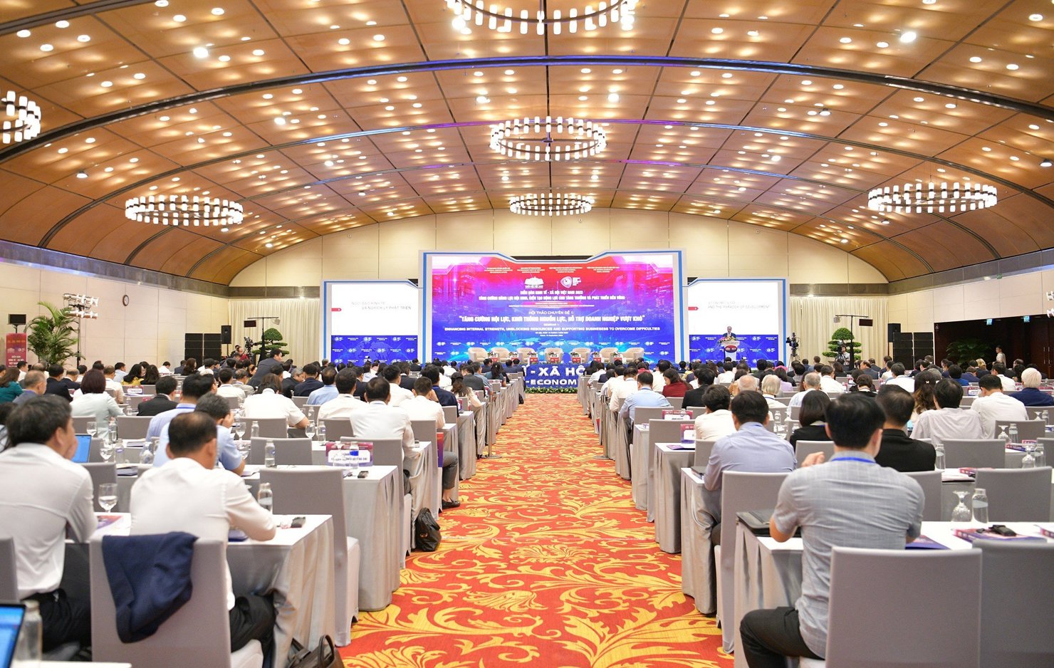 Quang cảnh phiên thảo luận chuyên đề 1.