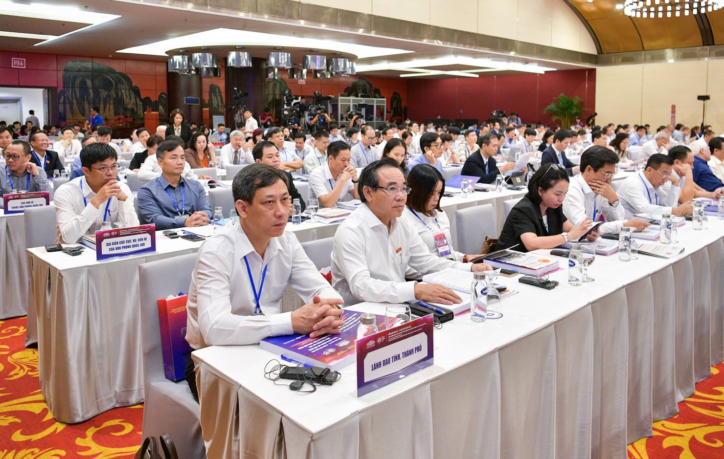 C&aacute;c đại biểu dự Diễn đ&agrave;n Kinh tế - X&atilde; hội năm 2023.