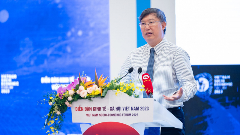 Giảng vi&ecirc;n Trường ch&iacute;nh s&aacute;ch c&ocirc;ng v&agrave; quản l&yacute; Fulbright Việt Nam&nbsp;Nguyễn Xu&acirc;n Th&agrave;nh ph&aacute;t biểu.
