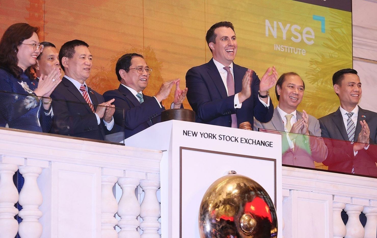 Thủ tướng Phạm Minh Chính và đoàn công tác cấp cao Việt Nam tại NYSE. Nguồn: UBCKNN