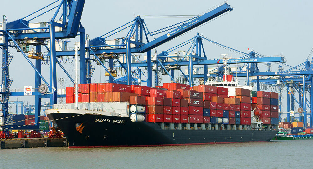 Xuất khẩu khởi sắc tạo động lực mạnh mẽ cho nền kinh tế. Ảnh: T.L