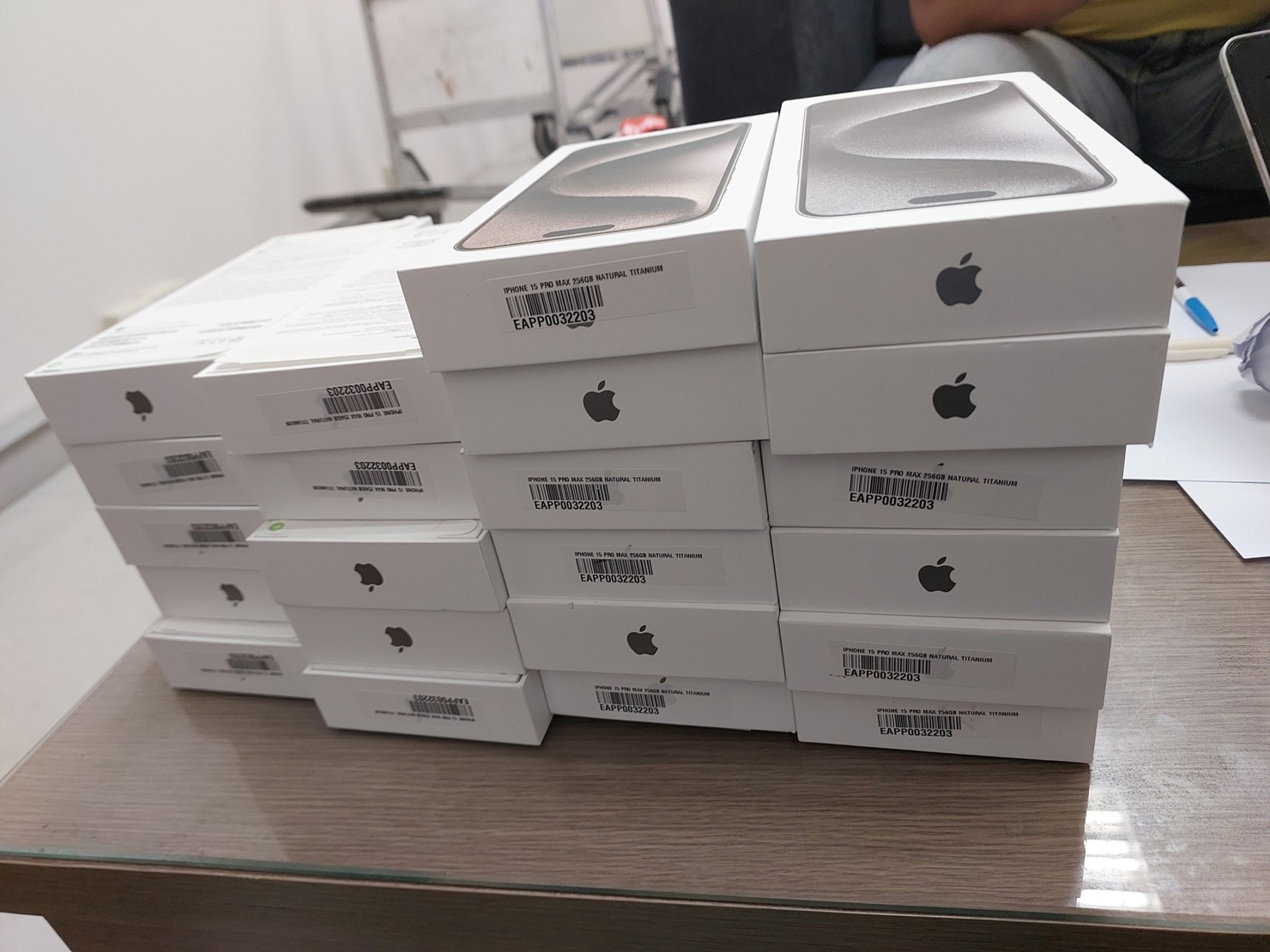 Số hàng hóa Iphone 15 Pro Max không khai báo, nộp thuế với cơ quan Hải quan khi nhập khẩu vào Việt Nam. Ảnh: HQ