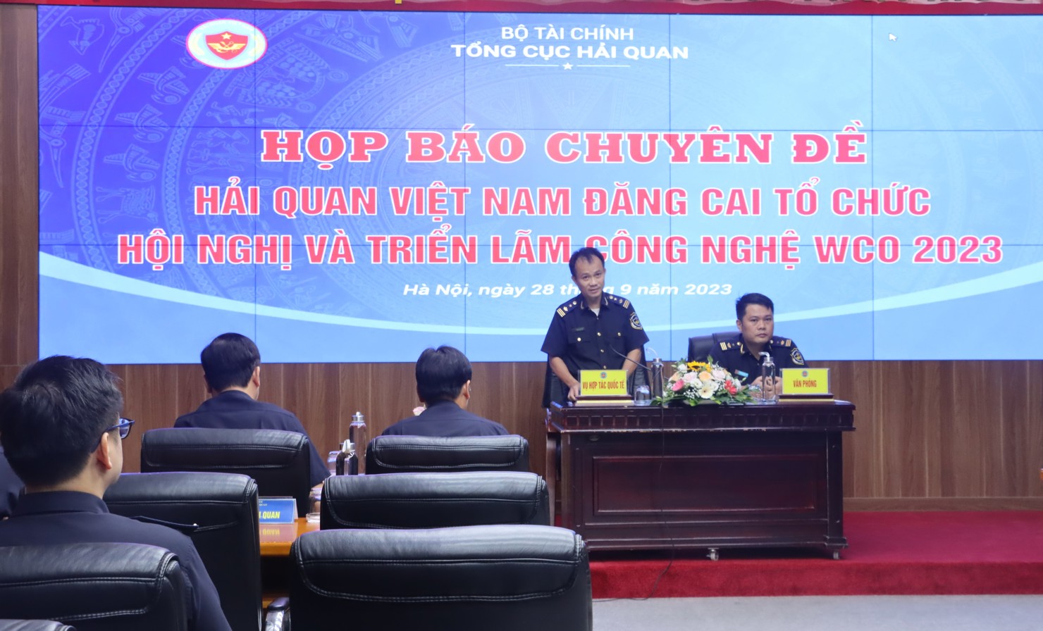 Ông Hoàng Đình Trung - Phó Vụ trưởng Vụ Hợp tác quốc tế phát biểu tại họp báo.