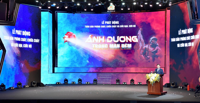 Chủ tịch Quốc hội Vương Đình Huệ phát động sự hưởng ứng tham gia của toàn dân vào công tác phòng cháy, chữa cháy, cứu nạn cứu hộ. Ảnh: Lâm Hiển