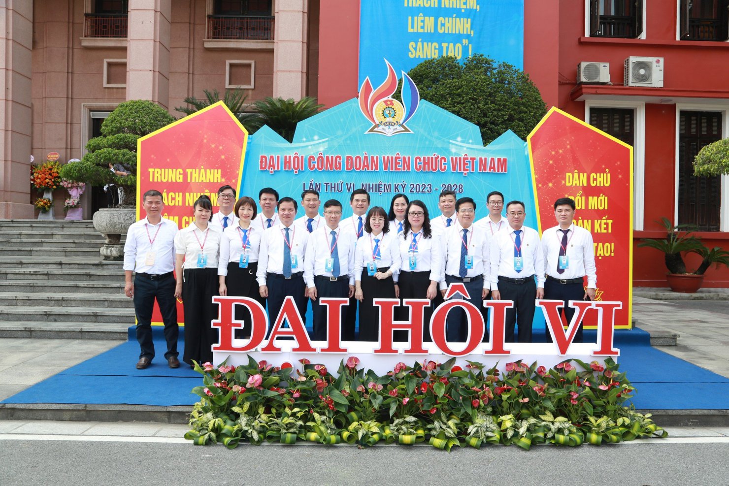  Đoàn Đại biểu Công đoàn Bộ Tài chính có 17 đồng chí tham dự Đại hội do Chủ tịch Công đoàn Bộ Tài chính Ngô Thị Nhung làm Trưởng đoàn.