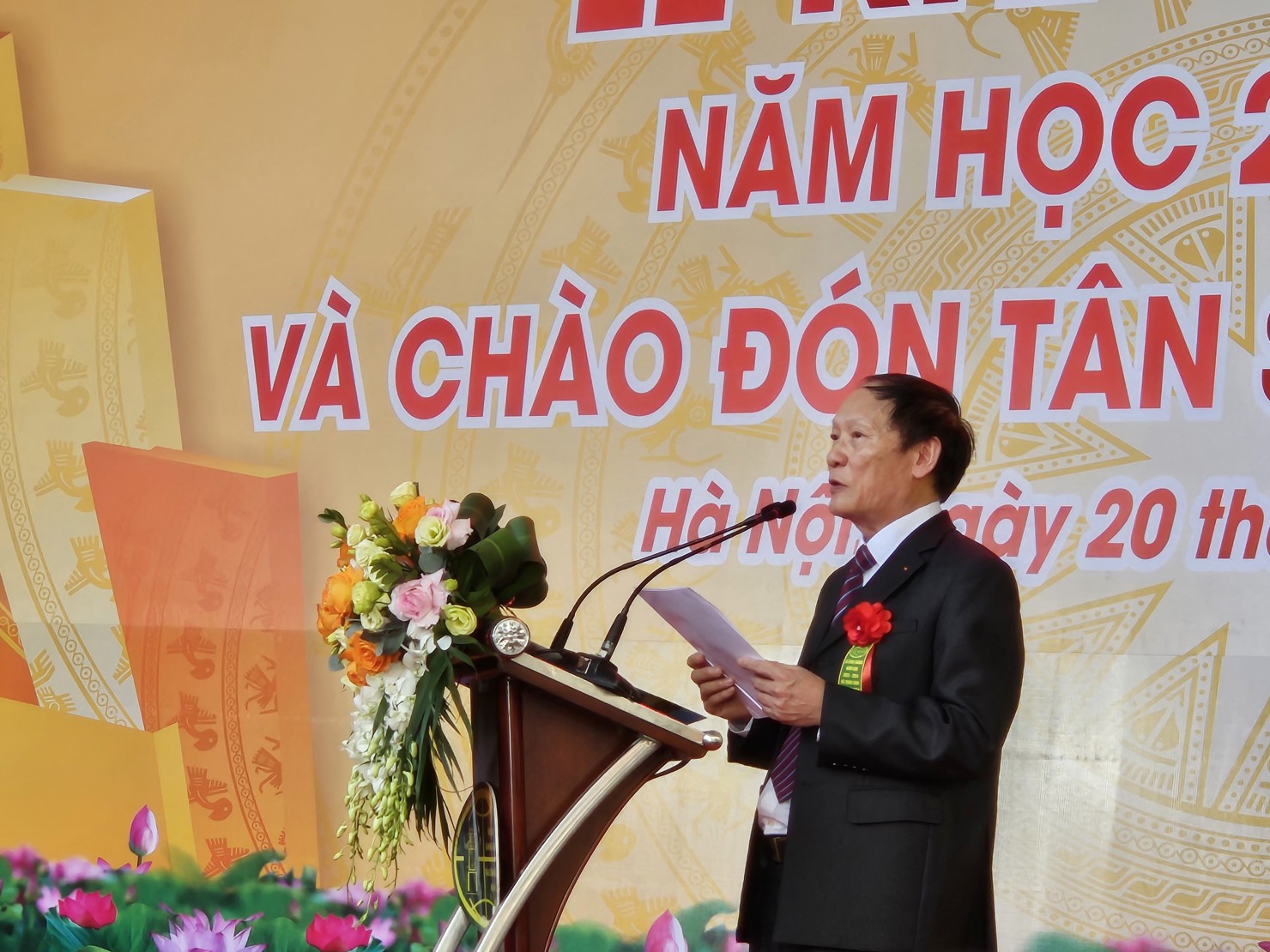 GS.,TS. Nguyễn Công Nghiệp - Bí thư Đảng ủy, Phó hiệu trưởng thường trực phát biểu tại lễ khai giảng năm học mới 2023-2024.