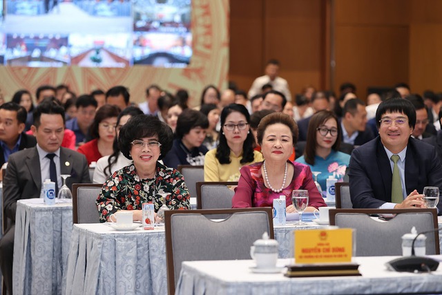 Đại diện lãnh đạo các DN, doanh nhân tại buổi gặp mặt.