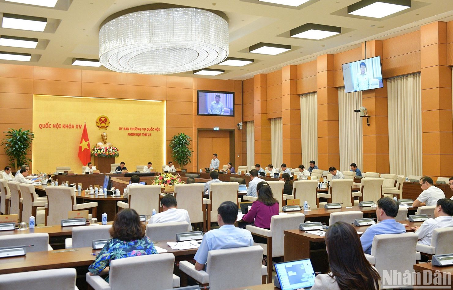 Quang cảnh phiên họp.