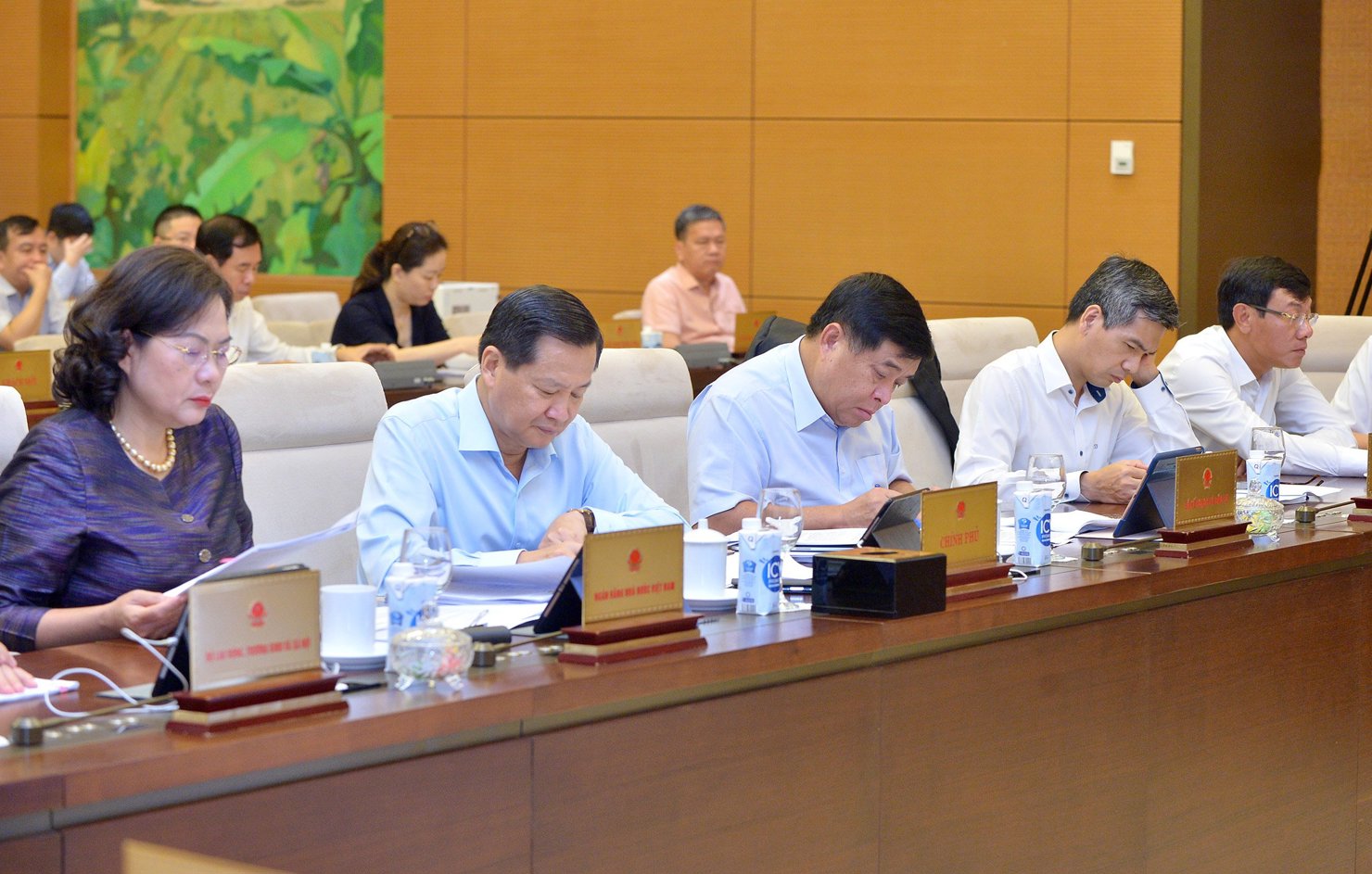 Đại diện lãnh đạo các bộ, cơ quan thuộc Chính phủ tham dự Phiên họp.