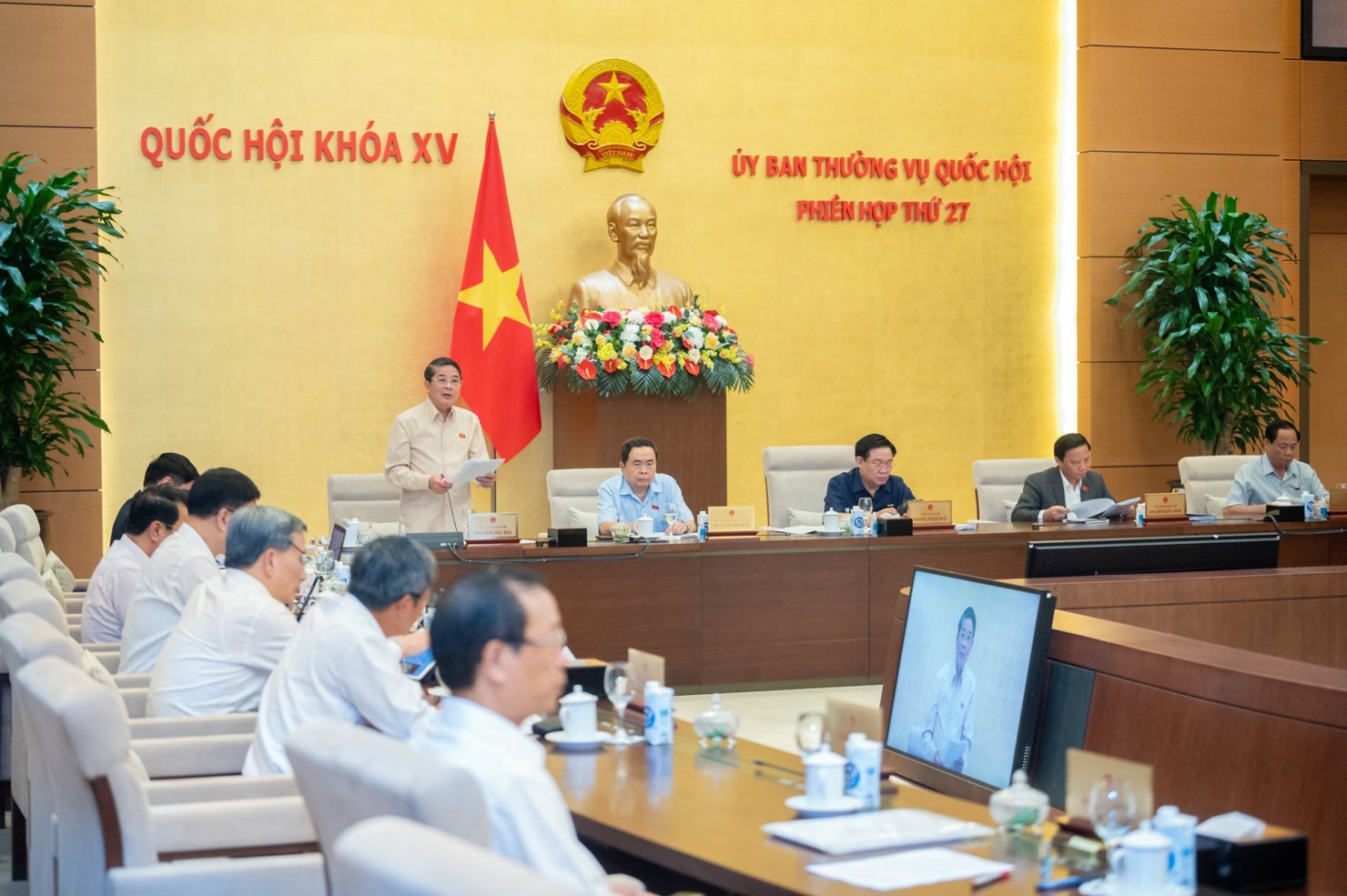 Quang cảnh phiên họp. 