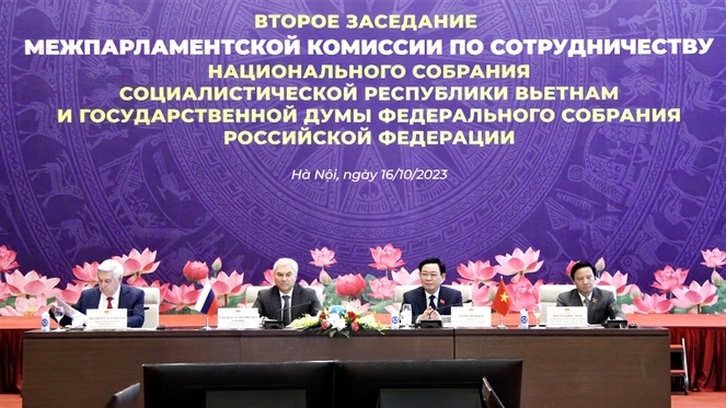 Chủ tịch Quốc hội Vương Đình Huệ và Chủ tịch Duma Quốc gia Quốc hội Vyacheslav Viktorovich Volodin đồng chủ trì Phiên họp thứ 2 của Ủy ban hợp tác liên nghị viện. Ảnh: Hồ Long