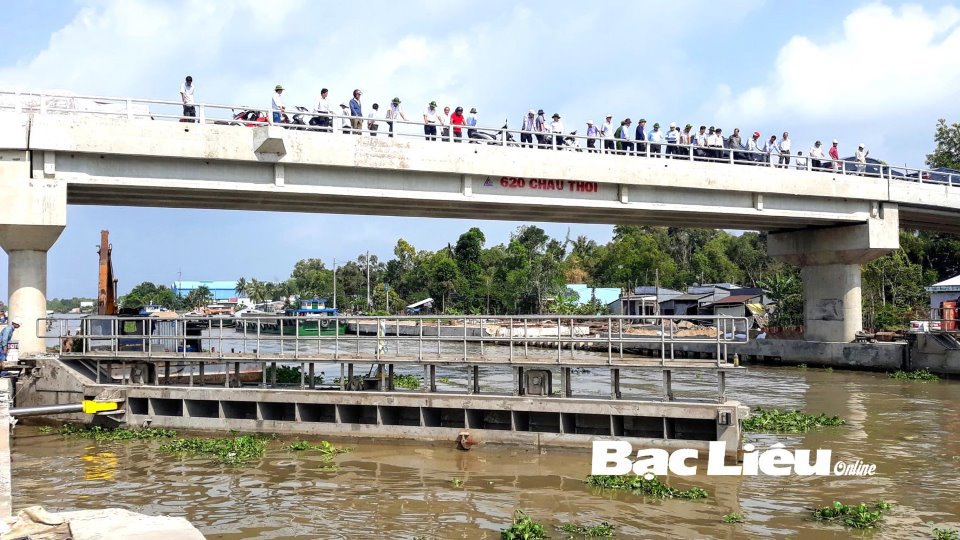 Âu thuyền Ninh Quới (huyện Hồng Dân) - công trình thủy lợi điều tiết nước khu vực các tỉnh Bán đảo Cà Mau. Ảnh: M.Đ