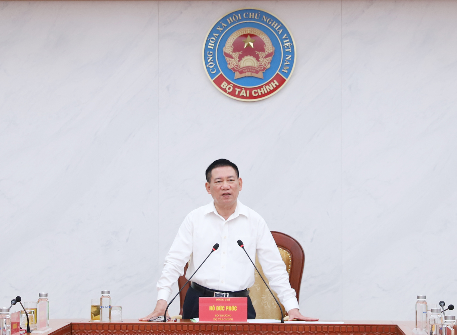 Bộ trưởng Bộ T&agrave;i ch&iacute;nh Hồ Đức Phớc chủ tr&igrave; Hội nghị trực tuyến. Ảnh: Gia H&acirc;n