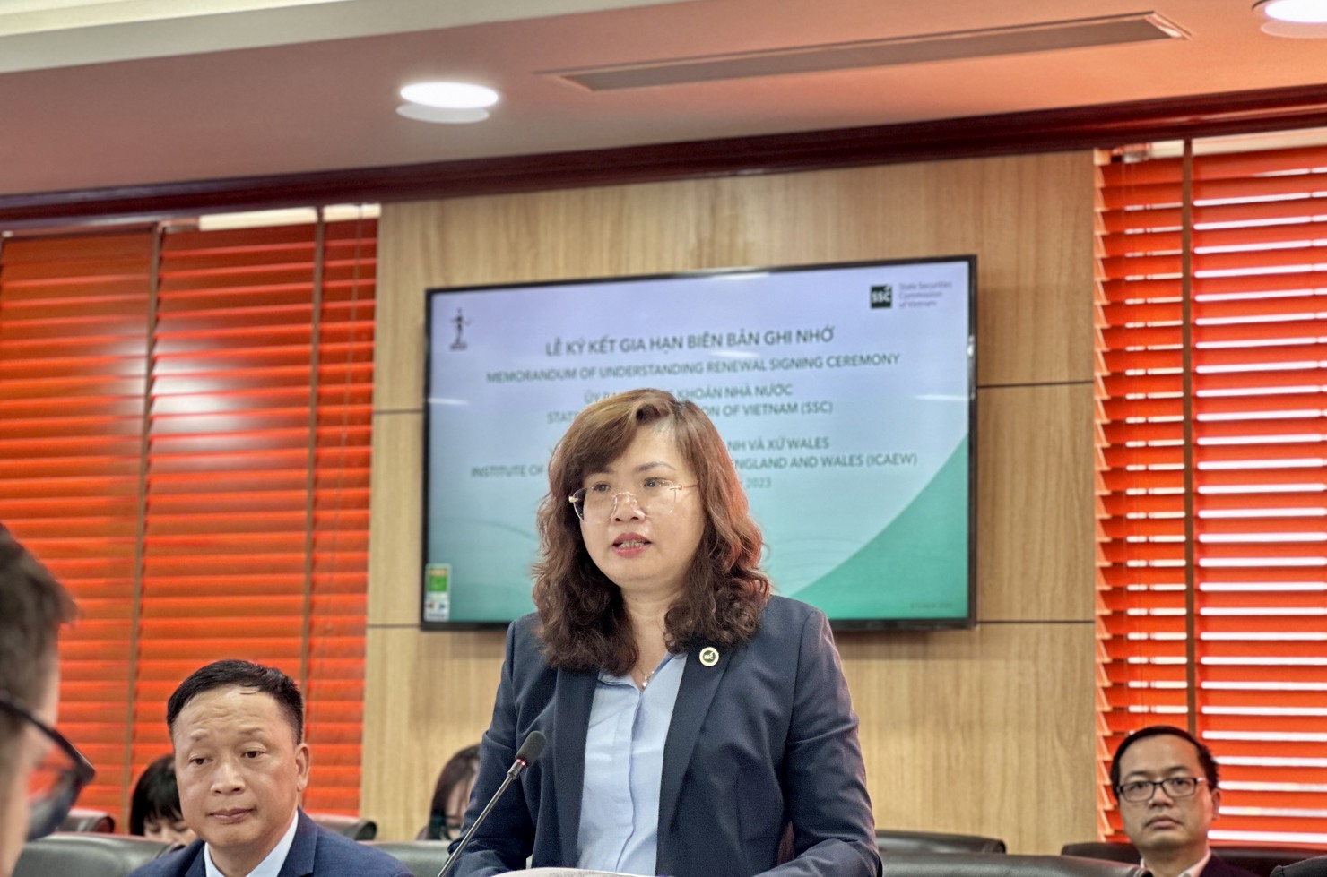 Chủ tịch Ủy ban Chứng kho&aacute;n Nh&agrave; nước Vũ Thị Ch&acirc;n Phương ph&aacute;t biểu tại Lễ k&yacute; kết.