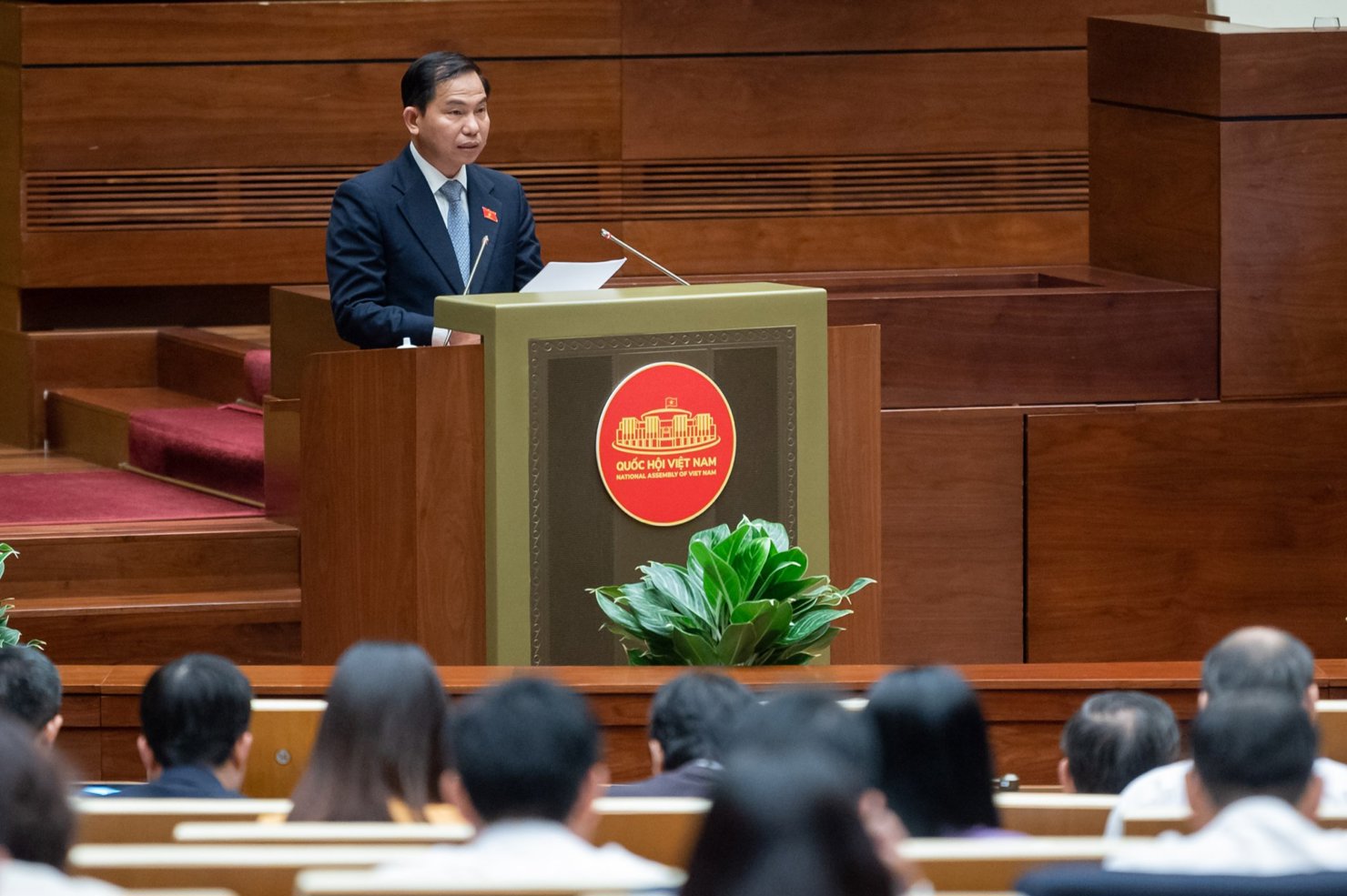 &Ocirc;ng L&ecirc; Quang Mạnh - Chủ nhiệm Ủy ban T&agrave;i ch&iacute;nh - Ng&acirc;n s&aacute;ch tr&igrave;nh b&agrave;y b&aacute;o c&aacute;o thẩm tra trước Quốc hội.