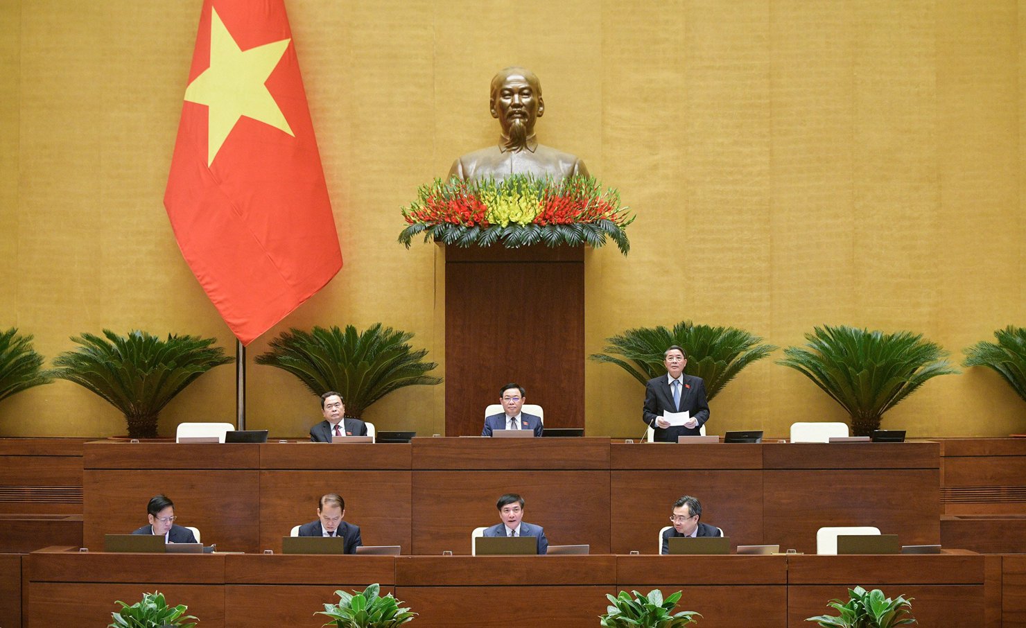 Phó Chủ tịch Quốc hội Nguyễn Đức Hải điều hành nội dung phiên họp chiều 26/10.