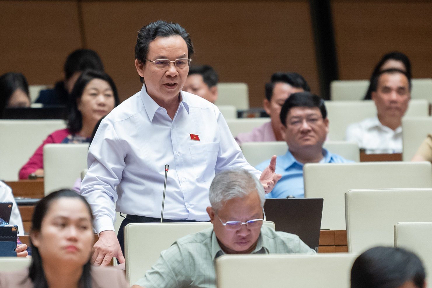Đại biểu Hoàng Văn Cường - Đoàn Đại biểu Quốc hội TP. Hà Nội phát biểu tại buổi thảo luận.