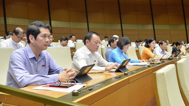 Các đại biểu Quốc hội tại hội trường. Ảnh: Hồ Long