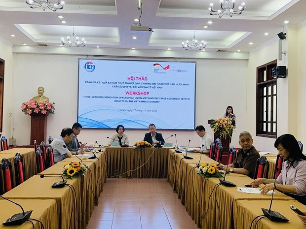 Hội thảo c&ocirc;ng bố B&aacute;o c&aacute;o &ldquo;Đ&aacute;nh gi&aacute; kết quả ba năm thực thi Hiệp định EVFTA đối với kinh tế Việt Nam,&rdquo; ng&agrave;y 27/10.