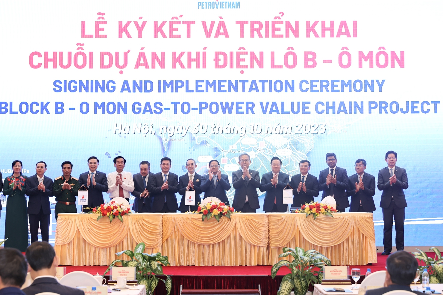Petrovietnam v&agrave; c&aacute;c đối t&aacute;c tiến h&agrave;nh k&yacute; kết c&aacute;c văn bản quan trọng - Ảnh: VGP/Nhật Bắc