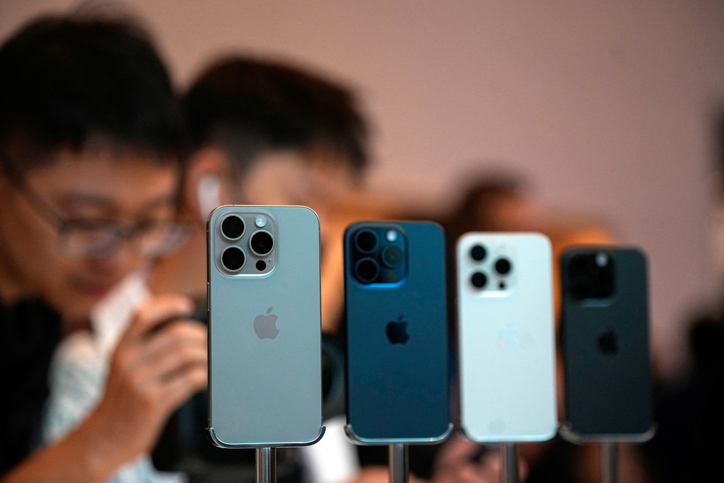 iPhone 15 kh&ocirc;ng b&aacute;n chạy ở Trung Quốc như phi&ecirc;n bản tiền nhiệm. Ảnh: Reuters