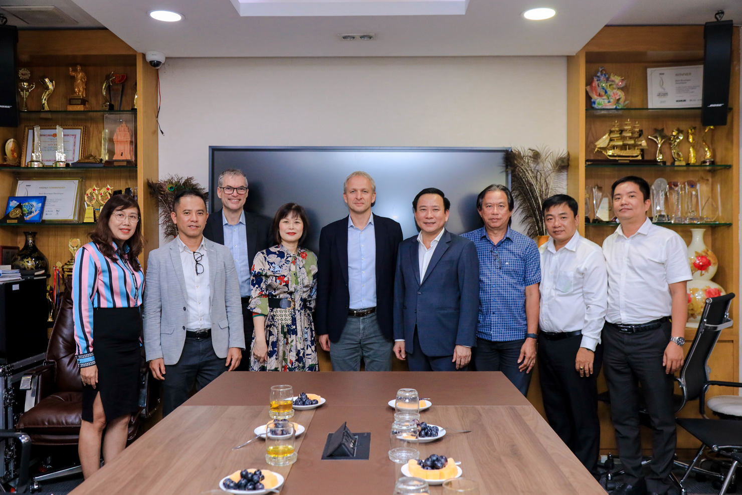 Đại diện Tập đoàn Hưng Thịnh và AkzoNobel dự kiến sẽ có những buổi làm việc chuyên sâu trong thời gian tới. Ảnh: HTN