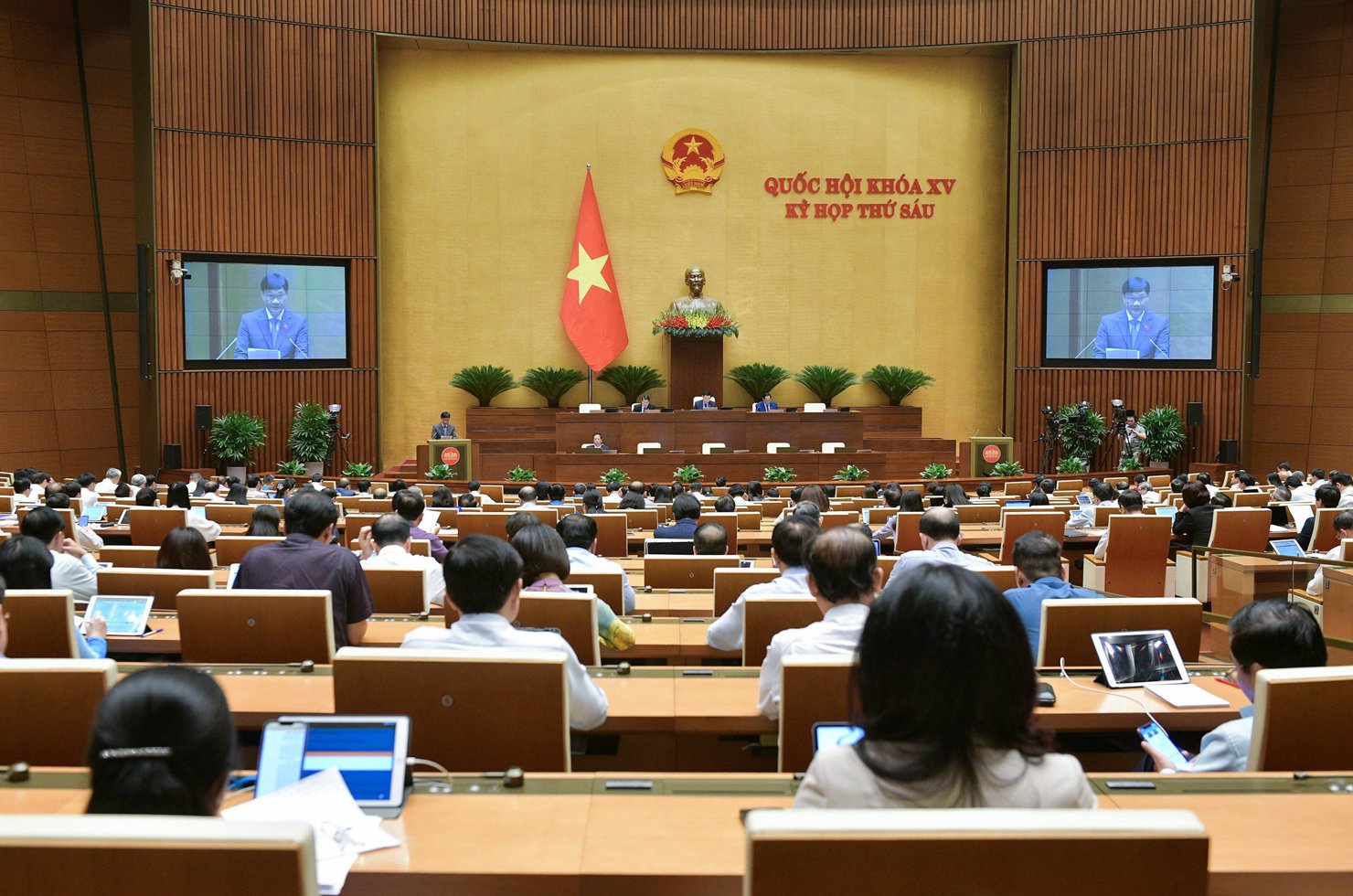Quang cảnh phi&ecirc;n họp chiều 8/11.