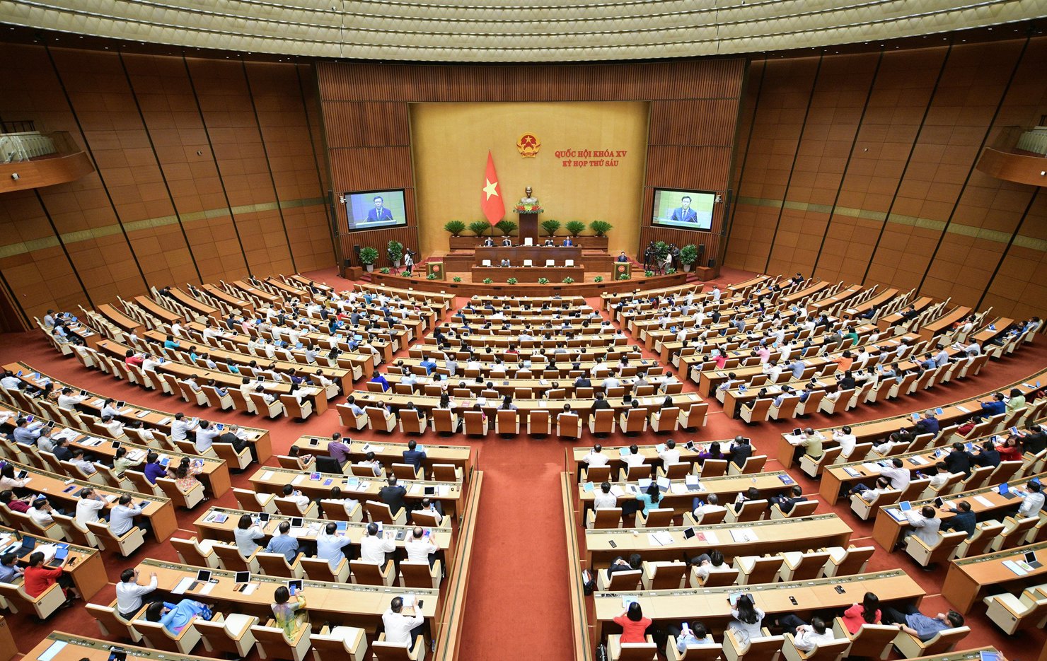 Quang cảnh phiên chất vấn và trả lời chất vấn tại Kỳ họp thứ 6, Quốc hội khoá XV.