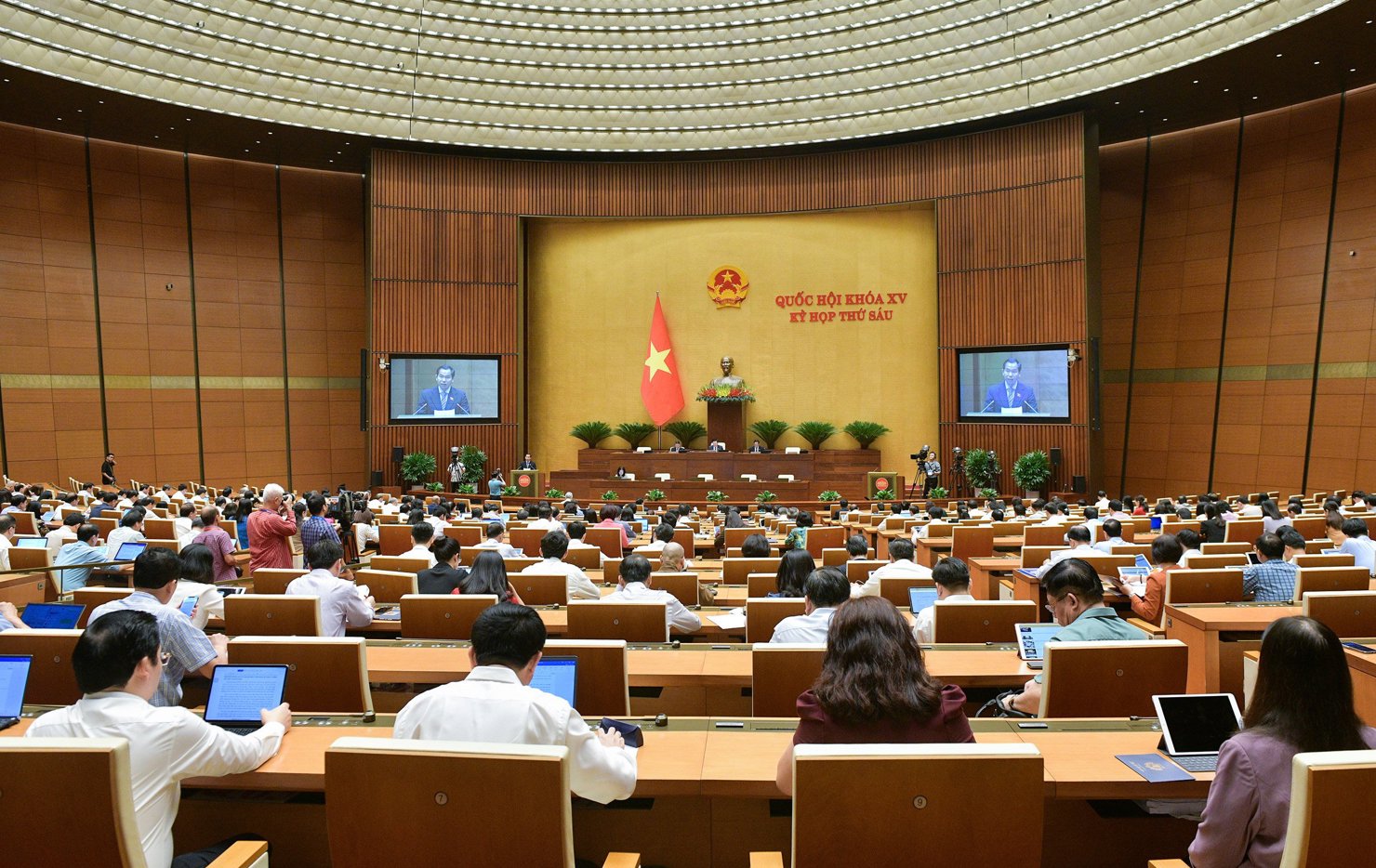 To&agrave;n cảnh phi&ecirc;n họp.