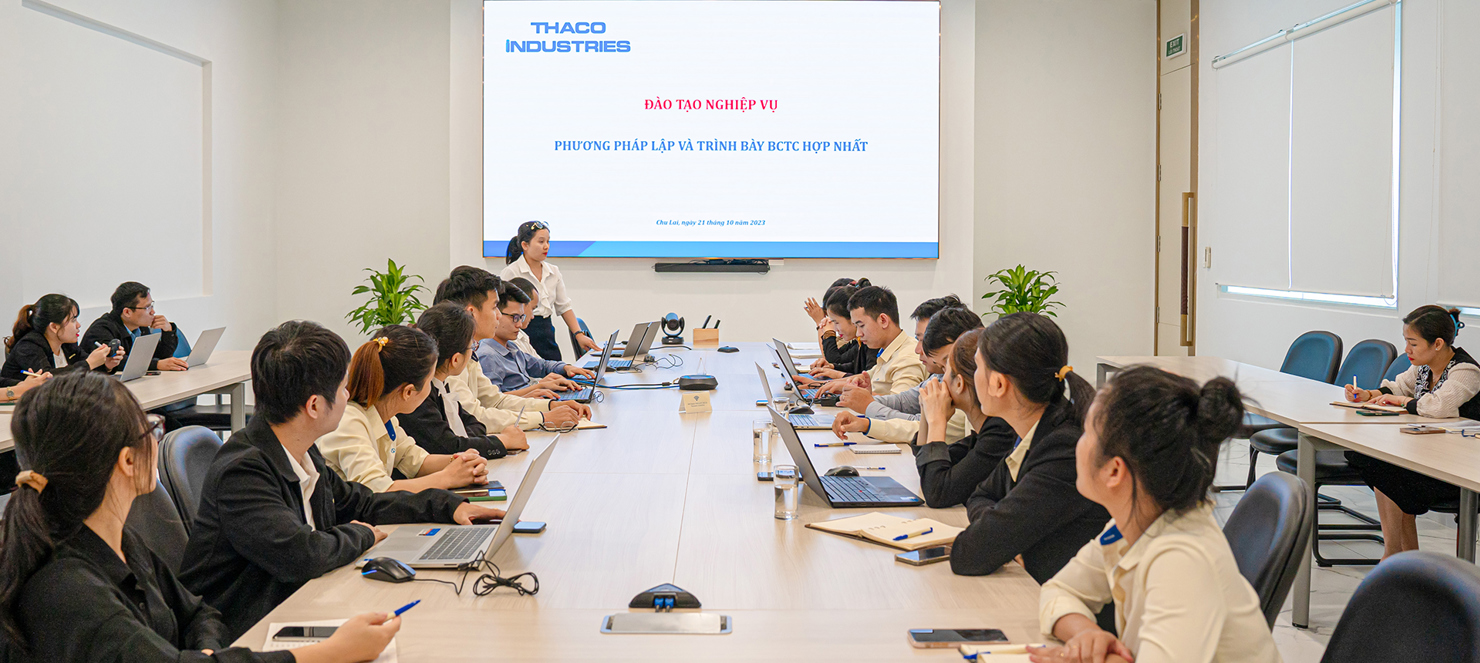 THACO INDUSTRIES tổ chức đào tạo phương pháp lập và trình bày báo cáo tài chính cho cán bộ, nhân viên.