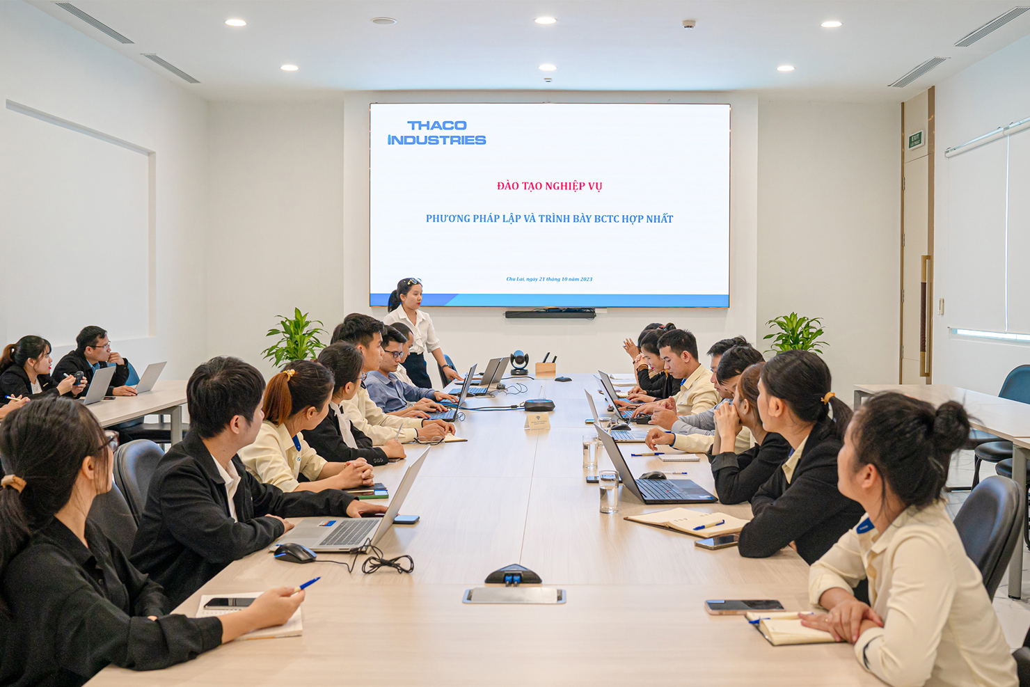 THACO INDUSTRIES tổ chức đ&agrave;o tạo phương ph&aacute;p lập v&agrave; tr&igrave;nh b&agrave;y b&aacute;o c&aacute;o t&agrave;i ch&iacute;nh cho c&aacute;n bộ, nh&acirc;n vi&ecirc;n.
