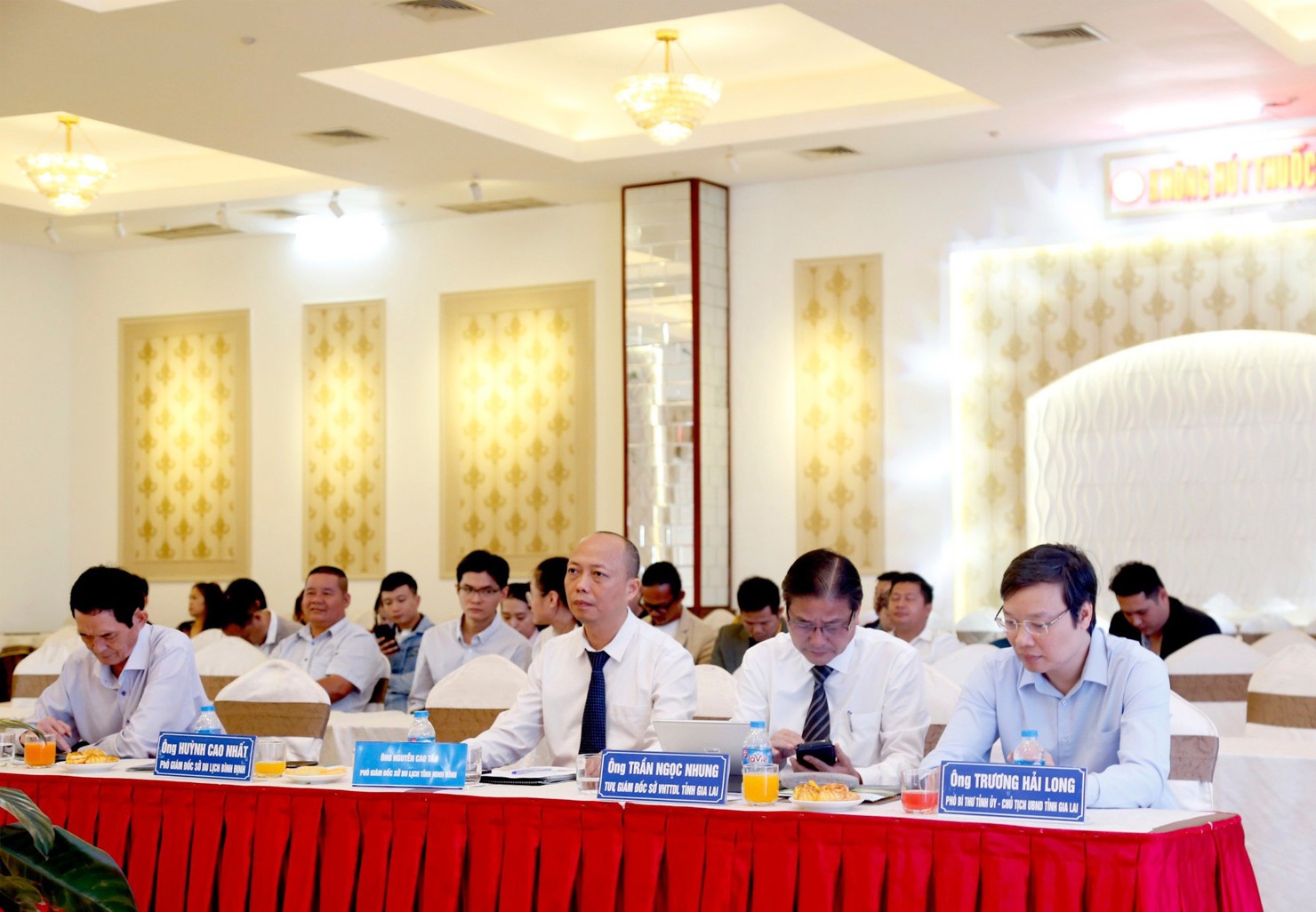 Hội nghị x&uacute;c tiến c&oacute; sự tham dự của l&atilde;nh đạo địa phương v&agrave; doanh nghiệp du lịch - Ảnh: VGP/Minh Anh.